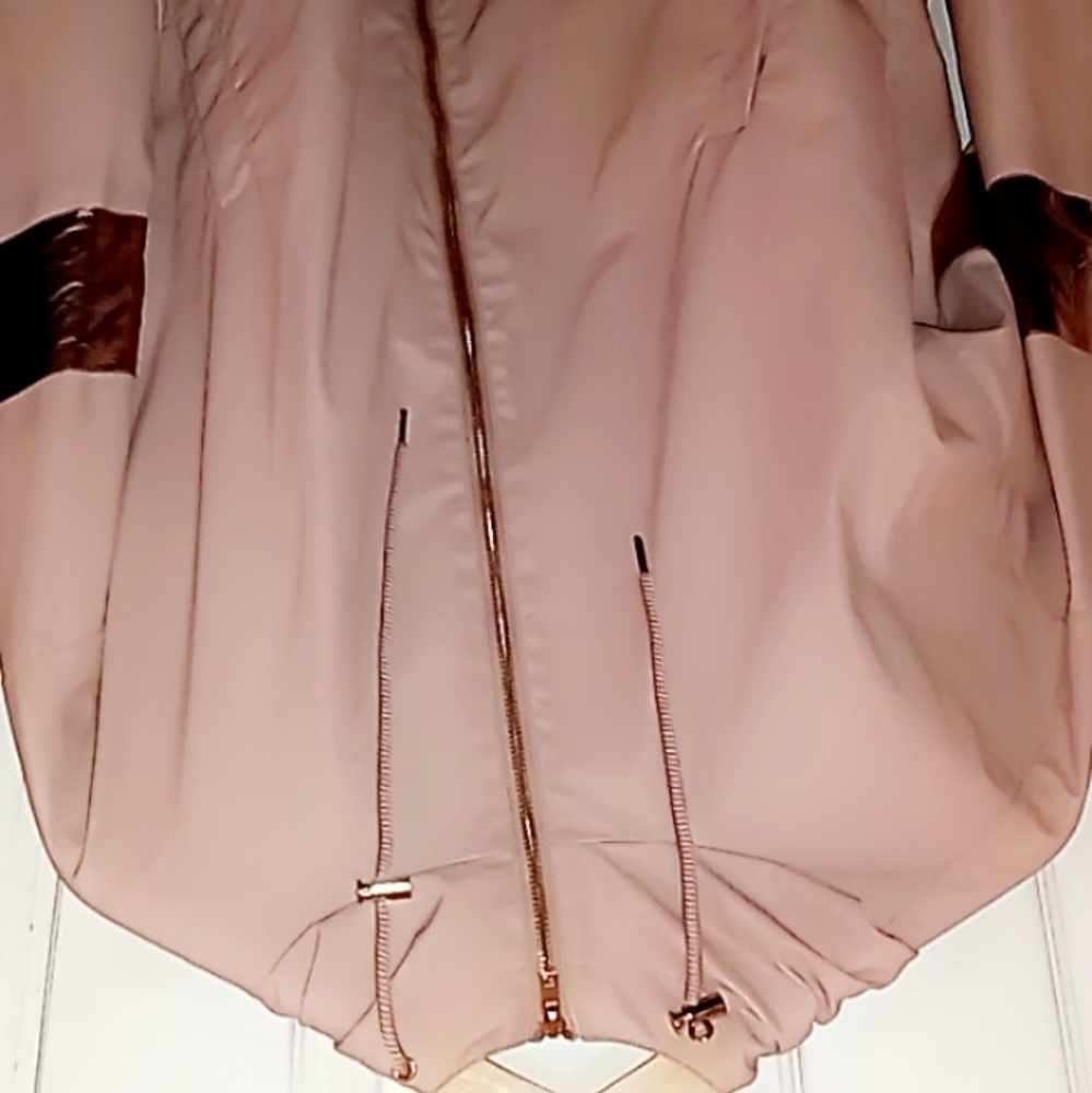 Windbreaker - Picture 2 of 3